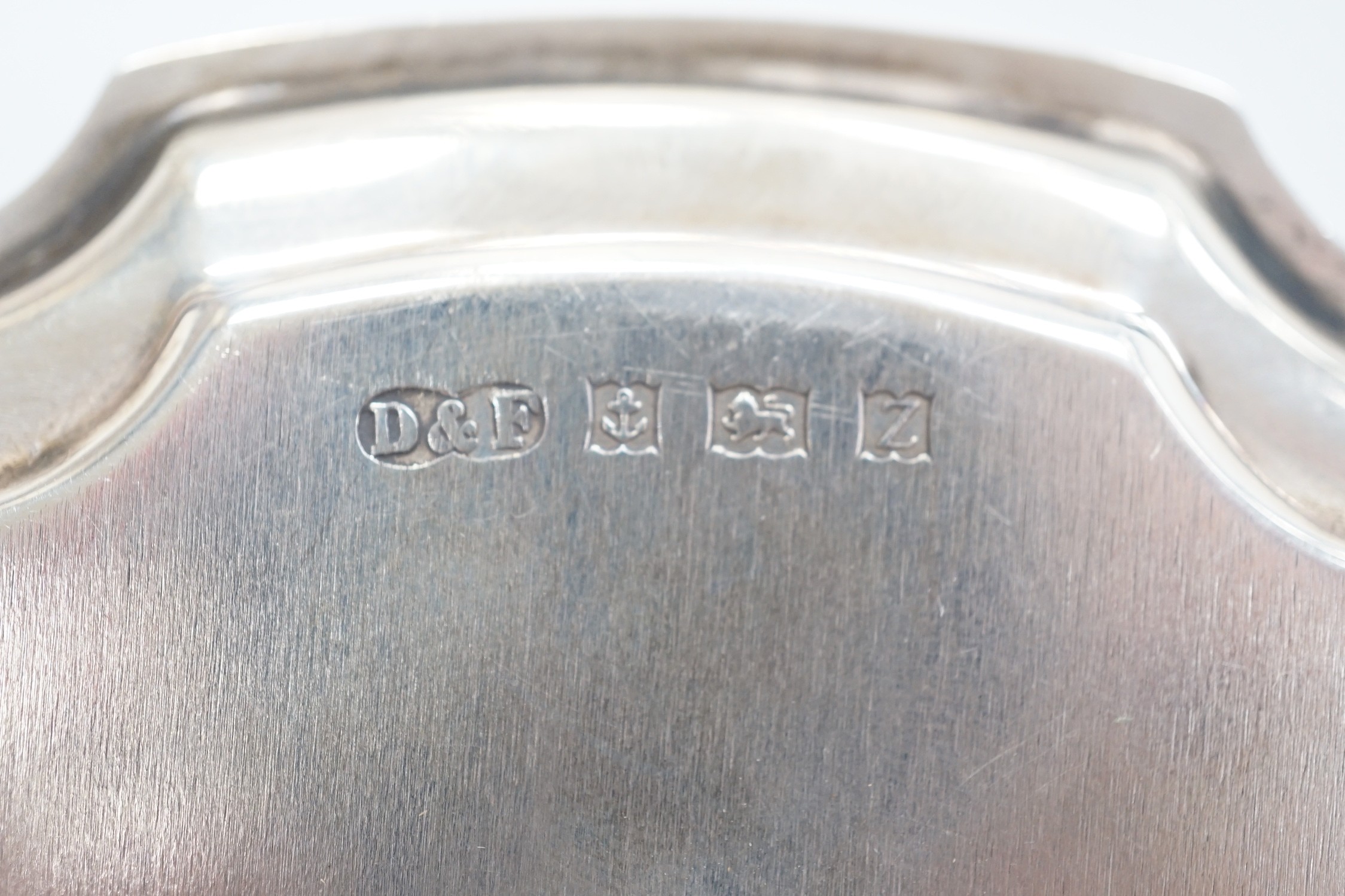 A modern silver presentation small tray, with engraved inscription relating to the St John Ambulance Brigade, Hong Kong, Birmingham, 1974, 15.6cm, 4.2oz.